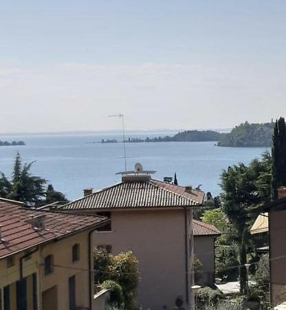 Valle Fiorita 42 - Lake View Studio Gardone Riviera Bagian luar foto
