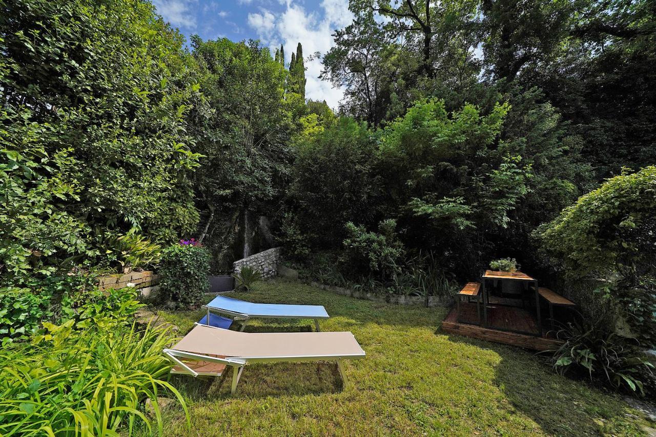 Valle Fiorita 42 - Lake View Studio Gardone Riviera Bagian luar foto